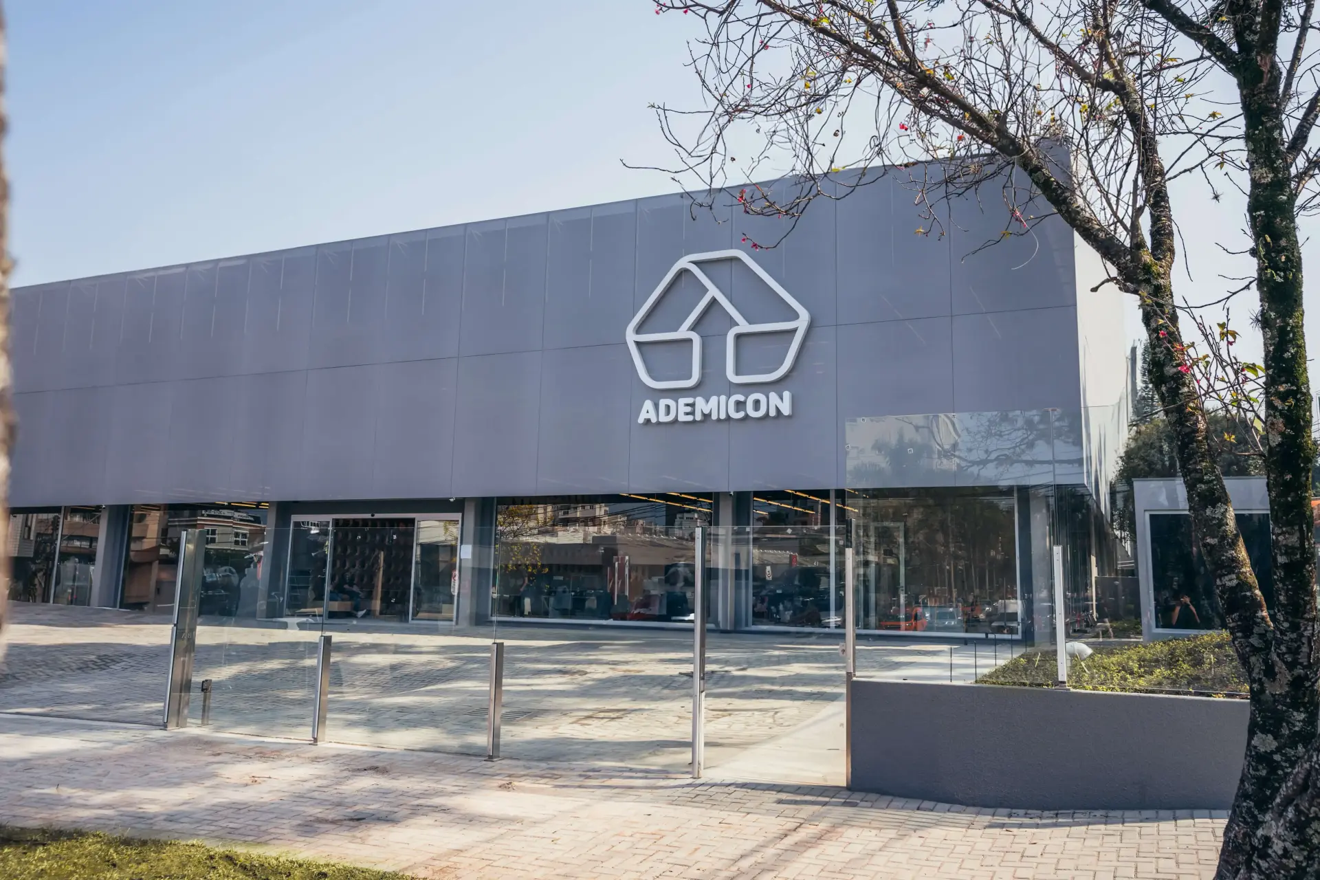 Fachada de uma unidade Ademicon